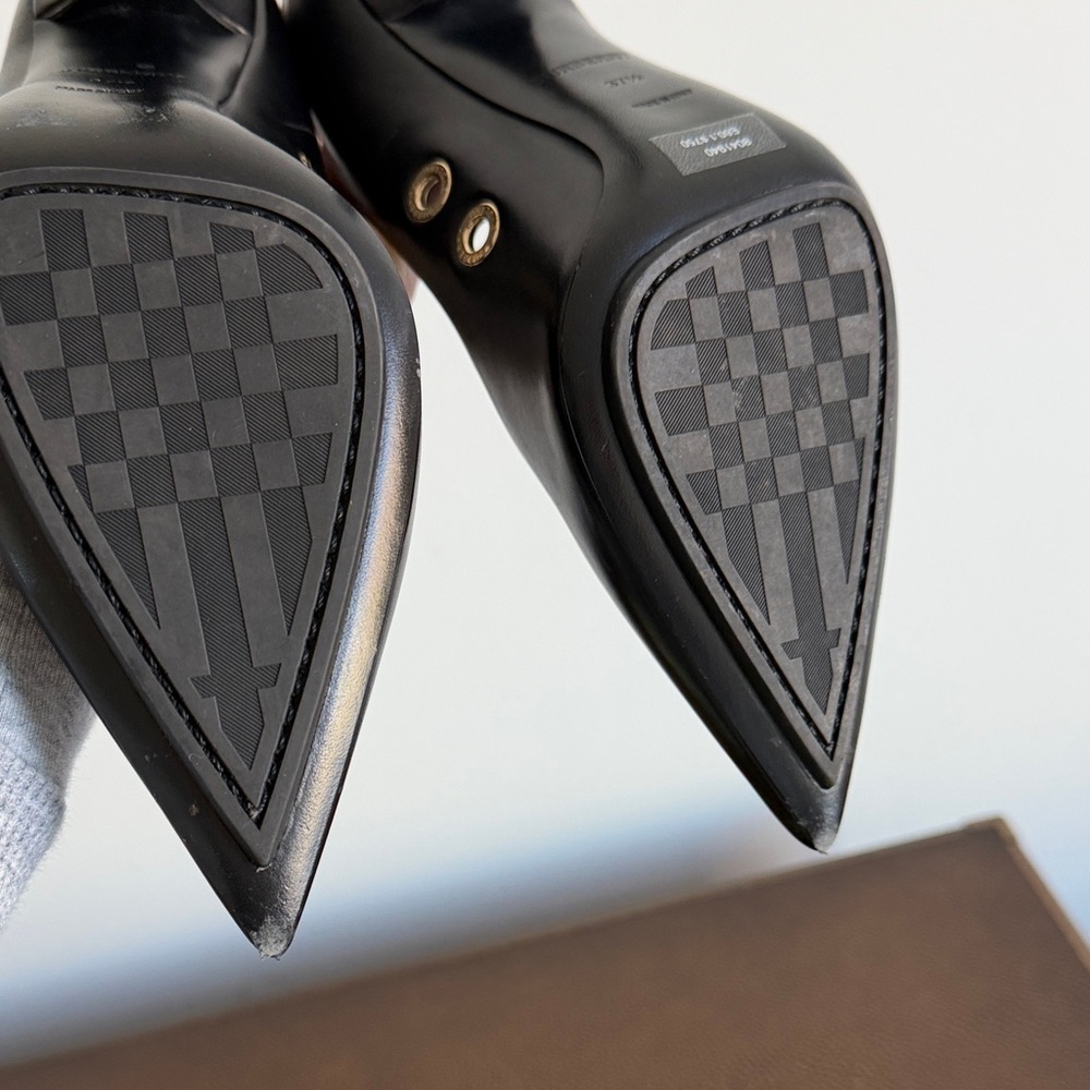 Burberry Classic Black Stiletto Pumps - Picture 7 of 11